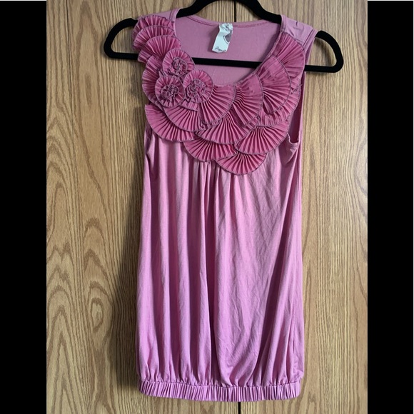 Ginger G Tops - 🍉Unique Tank top, elastic hem, floral ‘fan’ embellishments Dusty rose, S, NWOT